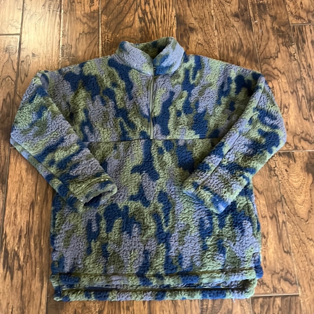 Emily B camo Sherpa 1/4, women’s size medium